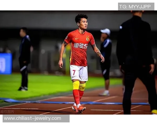 恒大足球崛起之路：从辉煌冠军到重塑未来的挑战与机遇